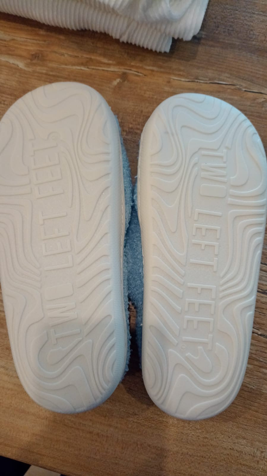 Pantuflas Two Left Feet